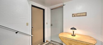 Spacious Kansas Retreat: On-site Disc Golf!