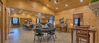 Spacious Kansas Retreat: On-site Disc Golf!