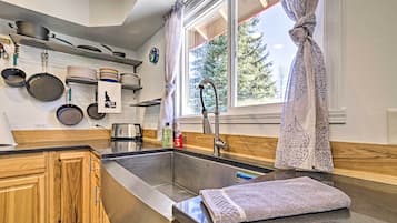 House (5 Bedrooms) | Interior