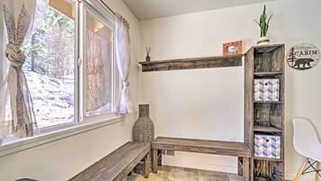 House (5 Bedrooms) | Interior