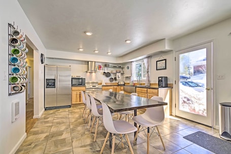 House (5 Bedrooms) | Interior