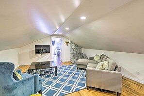 House (5 Bedrooms) | Interior