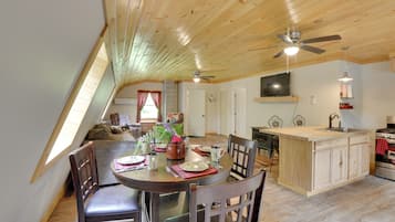 Apartment (1 Bedroom) | Dining