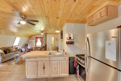 Pet-friendly Prospect Apartment: 7 Mi to Beach!