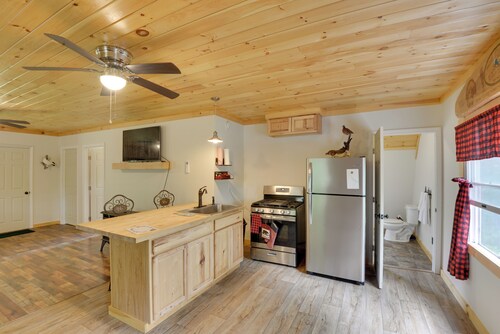 Pet-friendly Prospect Apartment: 7 Mi to Beach!