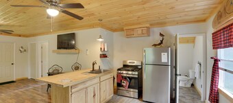 Pet-friendly Prospect Apartment: 7 Mi to Beach!