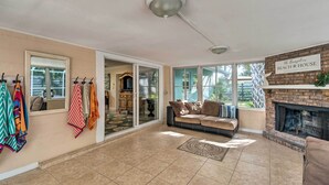 Interior - Sunny Sarasota Retreat w/ Kayaks < 6 Mi to Beach! (Sarasota)