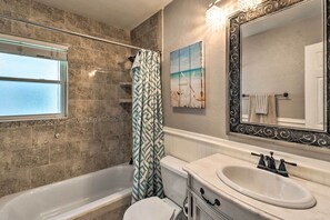 Bathroom - Sunny Sarasota Retreat w/ Kayaks < 6 Mi to Beach! (Sarasota)