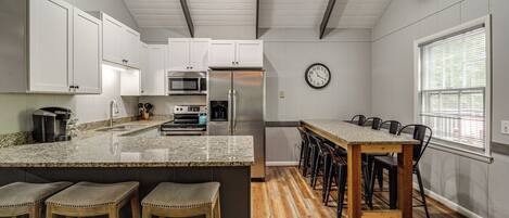 House (4 Bedrooms) | Interior