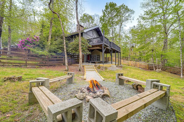 'Bear Crossing Chalet:' Beech Mountain Family Home - Sugar Mountain, NC