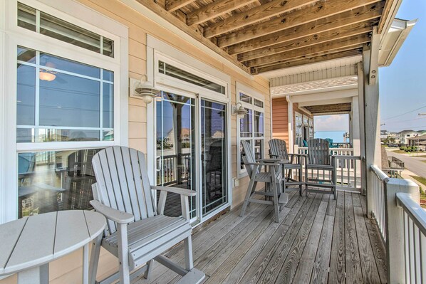 House (4 Bedrooms) | Interior - Surf City Escape w/ 6 Decks: Steps To Beach (Holly Ridge)