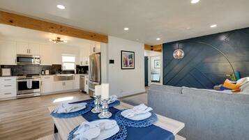 House (3 Bedrooms) | Interior