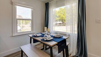 House (3 Bedrooms) | Interior