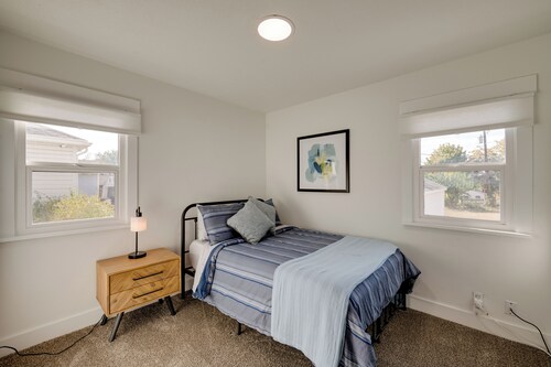 Cozy & Modern SLC Home: Yard, 6 Mi to Dtwn!