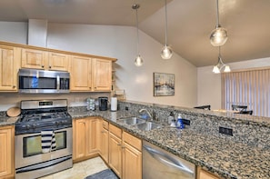 Apartment (3 Bedrooms) | Interior - Cozy Anchorage Townhome < Half Mile to Jewel Lake! (Anchorage)