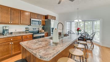 House (3 Bedrooms) | Interior