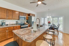 House (3 Bedrooms) | Interior