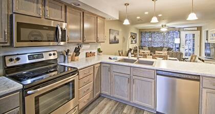 4 Mi to Strip: Cozy Lake-view Retreat in Branson