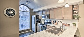 4 Mi to Strip: Cozy Lake-view Retreat in Branson