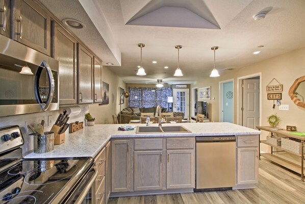 Interior - 4 Mi to Strip: Cozy Lake-view Retreat in Branson (Branson)