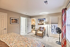 Interior - 4 Mi to Strip: Cozy Lake-view Retreat in Branson (Branson)