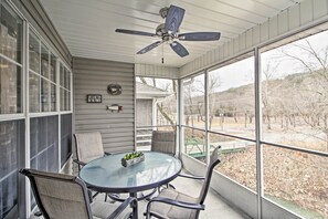 Interior - 4 Mi to Strip: Cozy Lake-view Retreat in Branson (Branson)