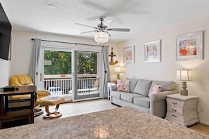 Apartment (1 Bedroom) | Interior - Walk to Bars & Shops: Resort Condo in Hilton Head! (Hilton Head Island)