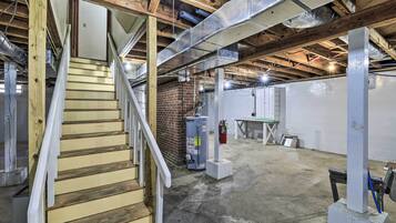 ุงูู
ูุดุฃุฉ ู
ู ุงูุฏุงุฎู