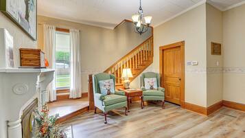 House (4 Bedrooms) | Interior