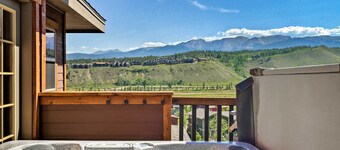 Winter Park Condo w/ Hot Tub & Mountain Views!