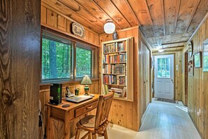 Cottage (1 Bedroom) | Interior - Pet-friendly 'one Crow Cottage' in Harbor Springs! (Harbor Springs)