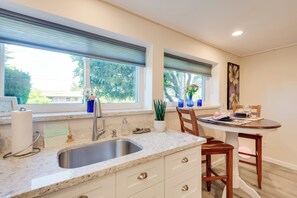House (0 Bedroom) | Interior - 2 Mi to St Edward State Park: Ground-level Studio (Kenmore)