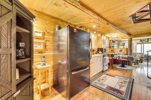 Rustic Searsport Cabin: Loft + Sunroom on 10 Acres