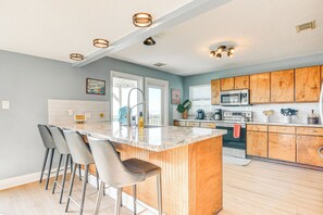 House (4 Bedrooms) | Interior - Oceanfront Surfside Beach Home: Deck + Grill! (Freeport)