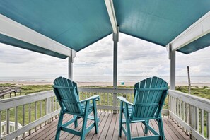 House (4 Bedrooms) | Property grounds - Oceanfront Surfside Beach Home: Deck + Grill! (Freeport)