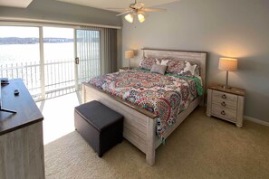 Interior - Lake Ozark Waterfront Condo w/ Access to 2 Pools (Lake Ozark)