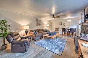 House (3 Bedrooms) | Front of property - Modern Redmond Home With 2 Fireplaces & Yard! (Redmond)