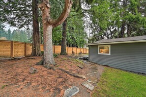 House (3 Bedrooms) | Interior - Modern Redmond Home With 2 Fireplaces & Yard! (Redmond)