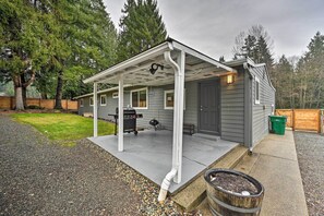 House (3 Bedrooms) | Interior - Modern Redmond Home With 2 Fireplaces & Yard! (Redmond)