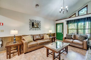 House (4 Bedrooms) | Interior - Smoky Mountain Cabin: 4 Acres, 3 Mi to Gatlinburg (Gatlinburg)