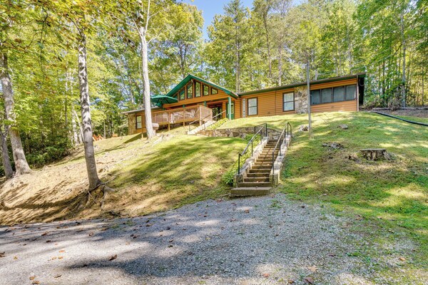 Rare 4-acre Smoky Mtn Escape: 3 Mi From Gatlinburg - Gatlinburg, TN