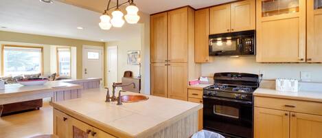 House (4 Bedrooms) | Interior