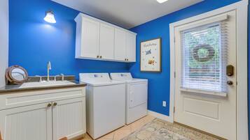 Rumah (2 Bedrooms) | Interior