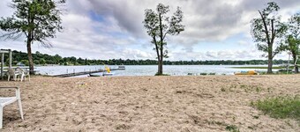 Lake Retreat w/ Dock, Deck & Bbq, BYO Boat!