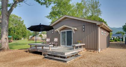 Riverfront Elizabethton Detached Studio w/ Grill