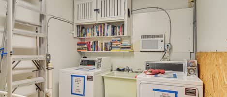 Apartment (0 Bedroom) | Interior