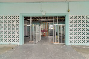 Apartment (0 Bedroom) | Interior