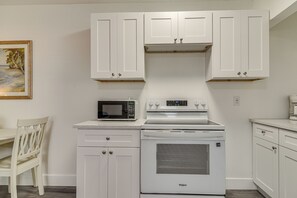 Apartment (0 Bedroom) | Interior