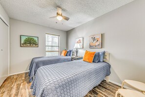 Apartment (2 Bedrooms) | Interior - Cozy Ruidoso Condo w/ Deck ~ 2 Mi to Cedar Creek! (Ruidoso)