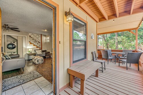 Cozy Ruidoso Condo w/ Deck ~ 2 Mi to Cedar Creek!